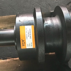 Каток поддерживающий 208-30-00431, КМ3537 KOMATSU PC400-6 208-30-00431 208-30-00431
